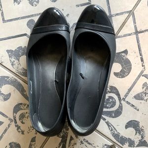 Black wedge crocs